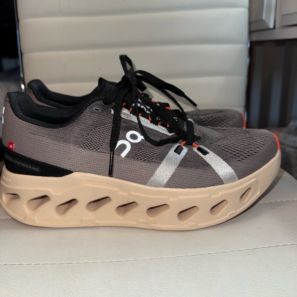 On Running women’s Gray and Black Shoes